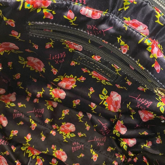 Betsey Johnson Black and White Tote Handbag with Quilted Pvc And Gold Hardware - Picture 5 of 8